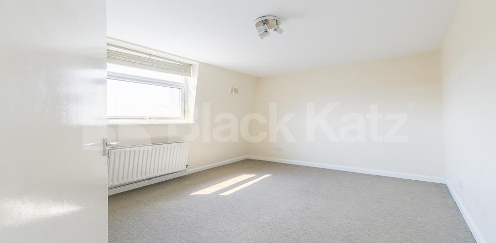 			2 Bedroom, 1 bath, 1 reception Flat			 Upper Street, ISLINGTON N1